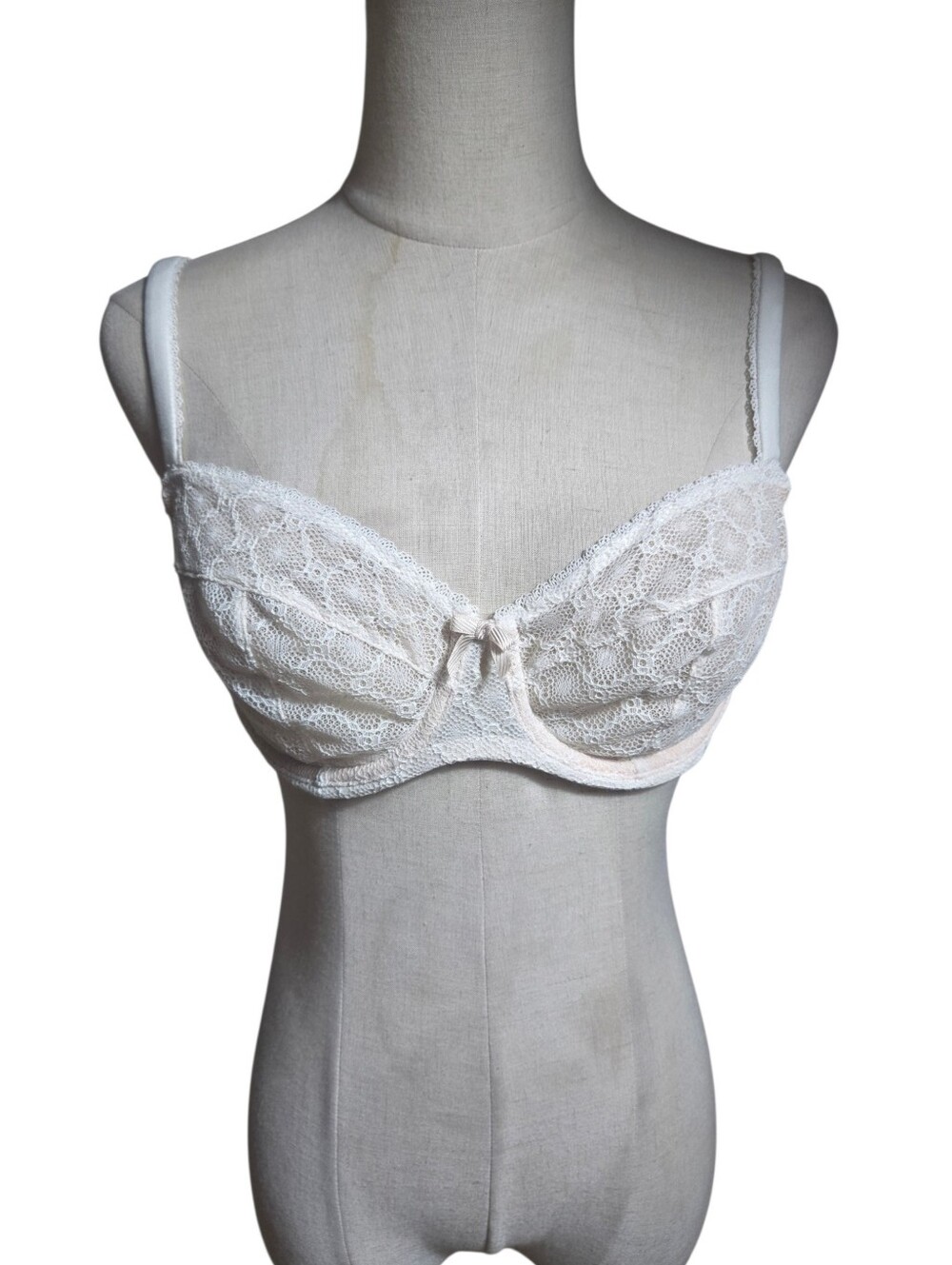 Victoria's Secret Body By Victoria Lined Demi Cream Lace Bra